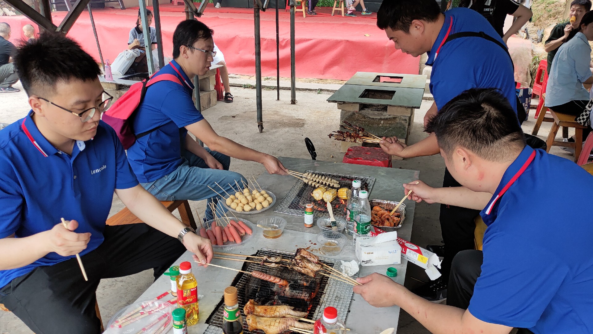 松湖騎行，穿樹(shù)飛花；農(nóng)家休閑，擁抱自然