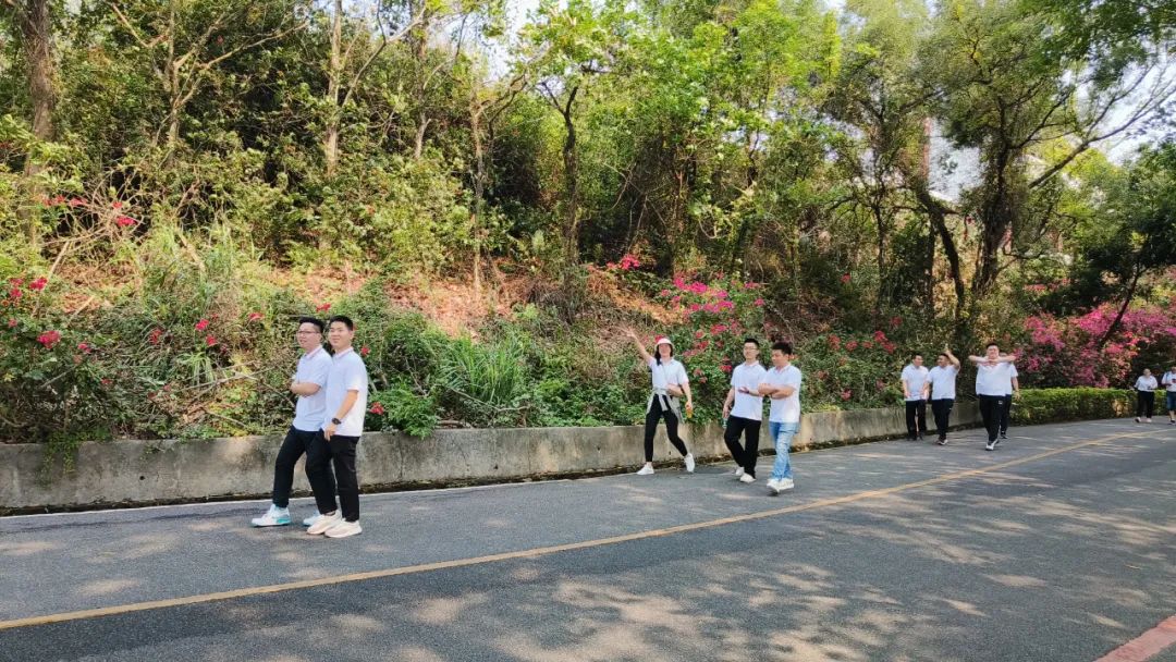 覽紅花湖美景，鑄藍柯路精神