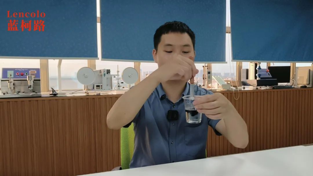 加色性好，添加一點(diǎn)色精或色漿即可攪拌分散均勻